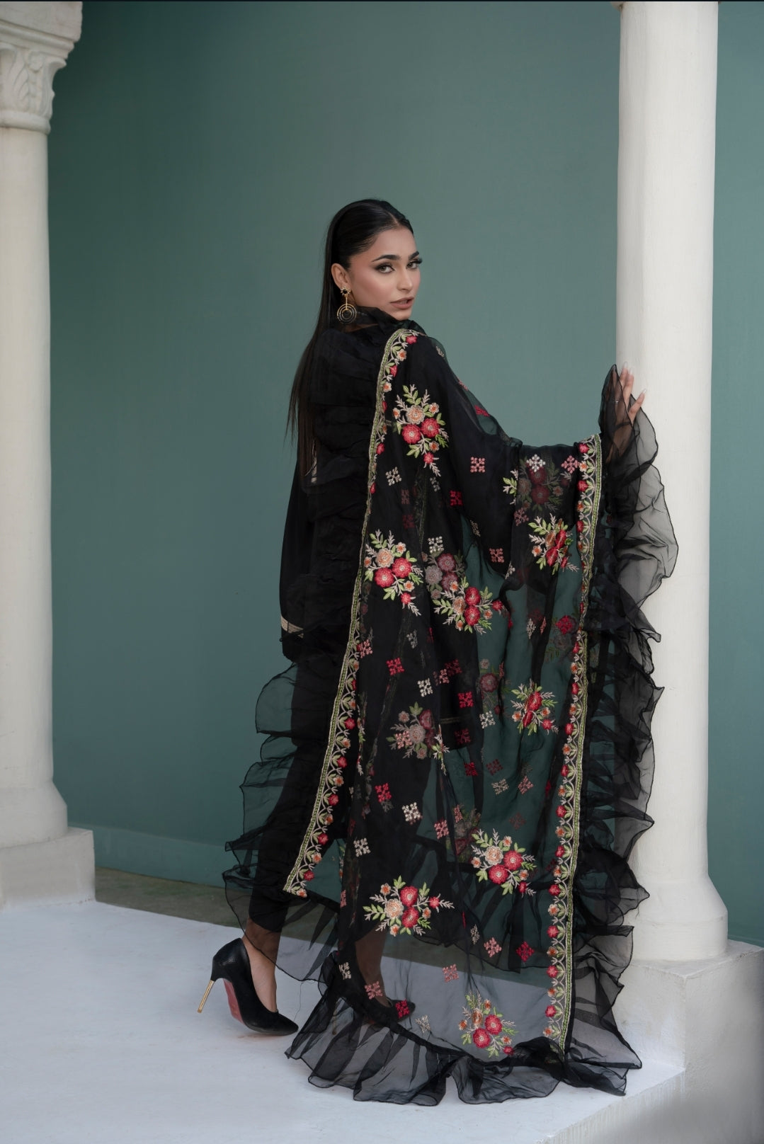 NOOR - Black