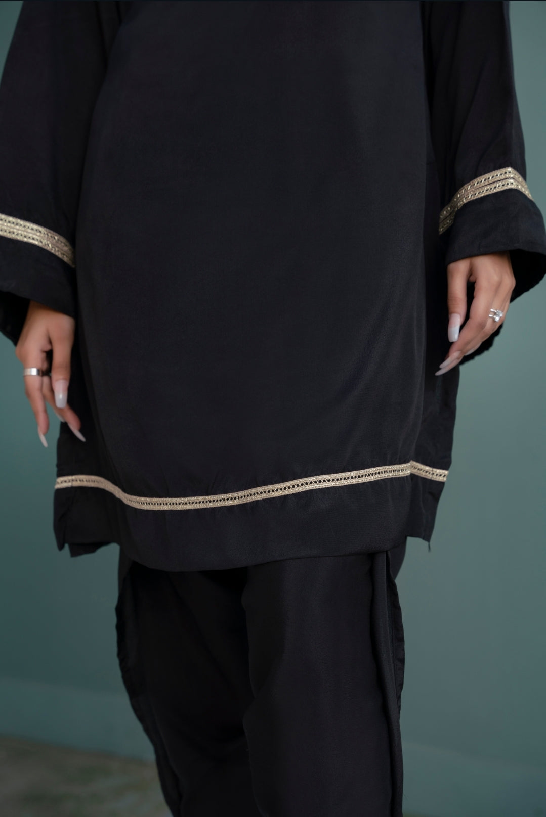 NOOR - Black