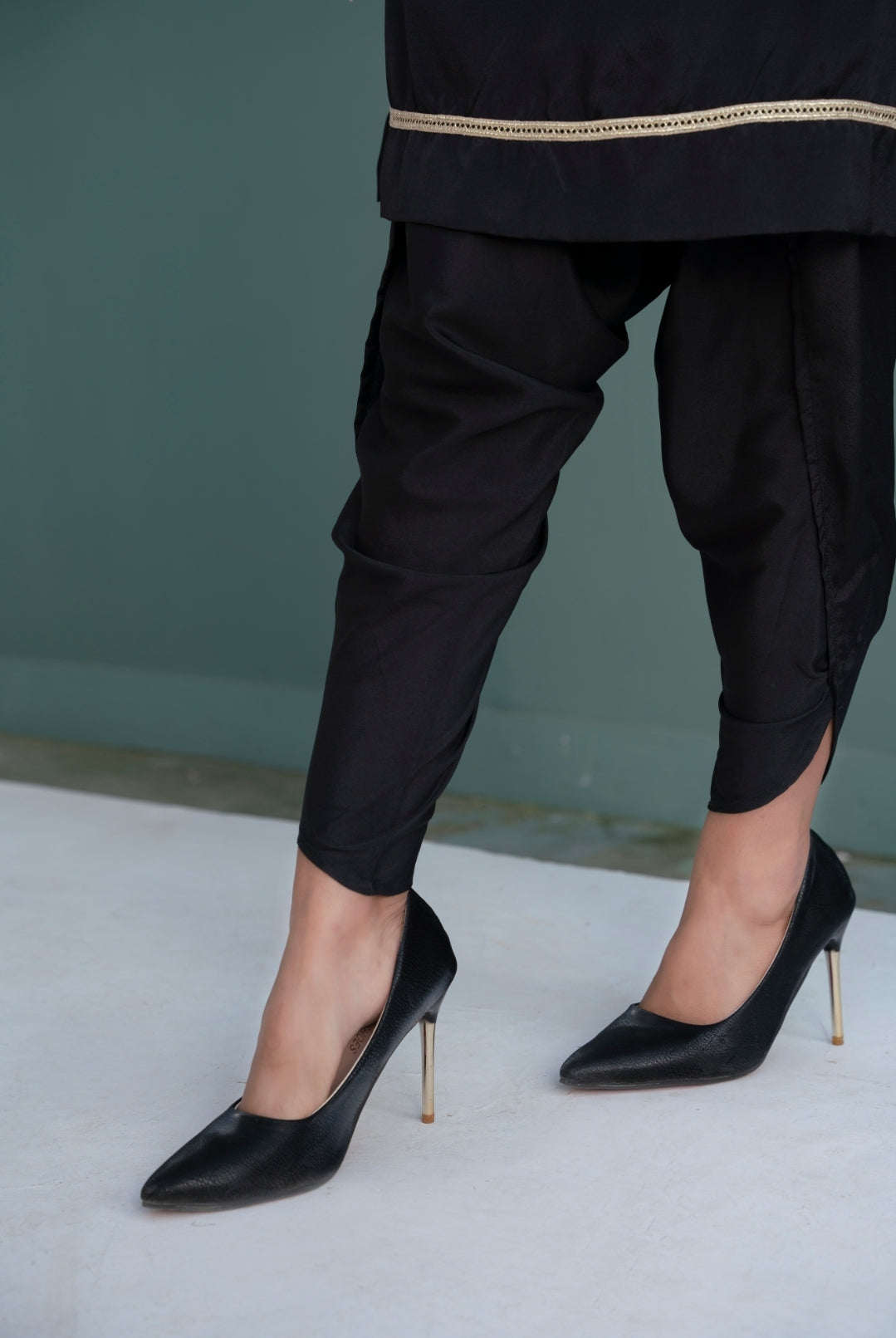 NOOR - Black