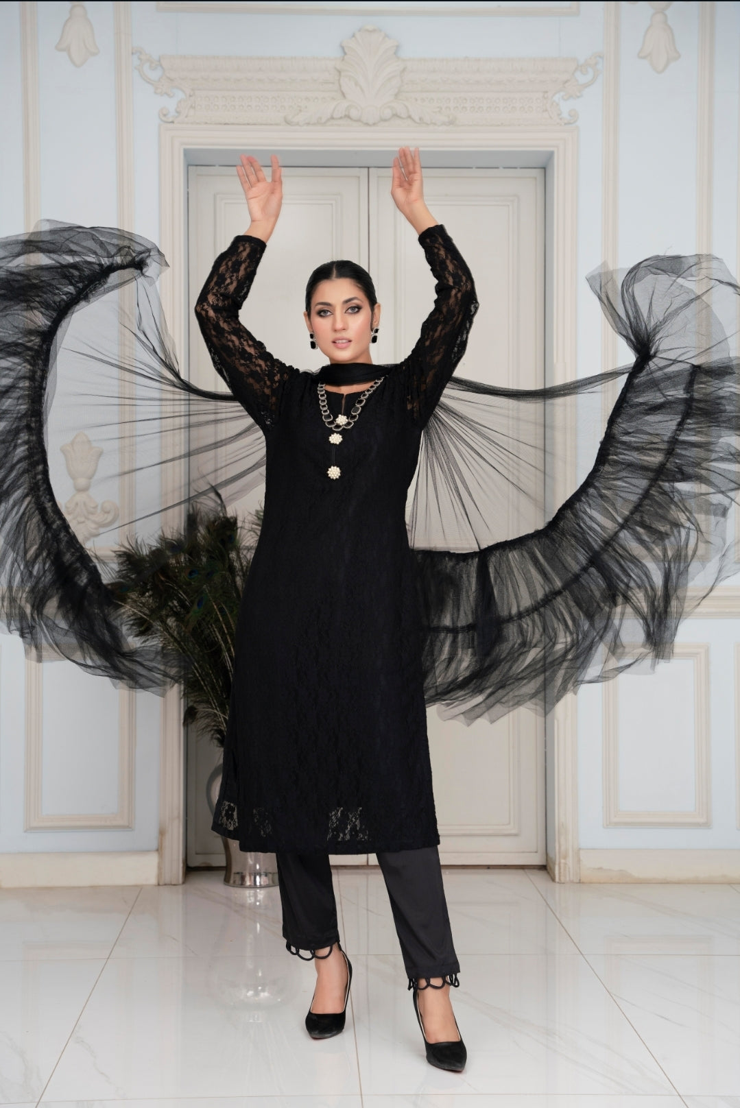SAIRA - Black