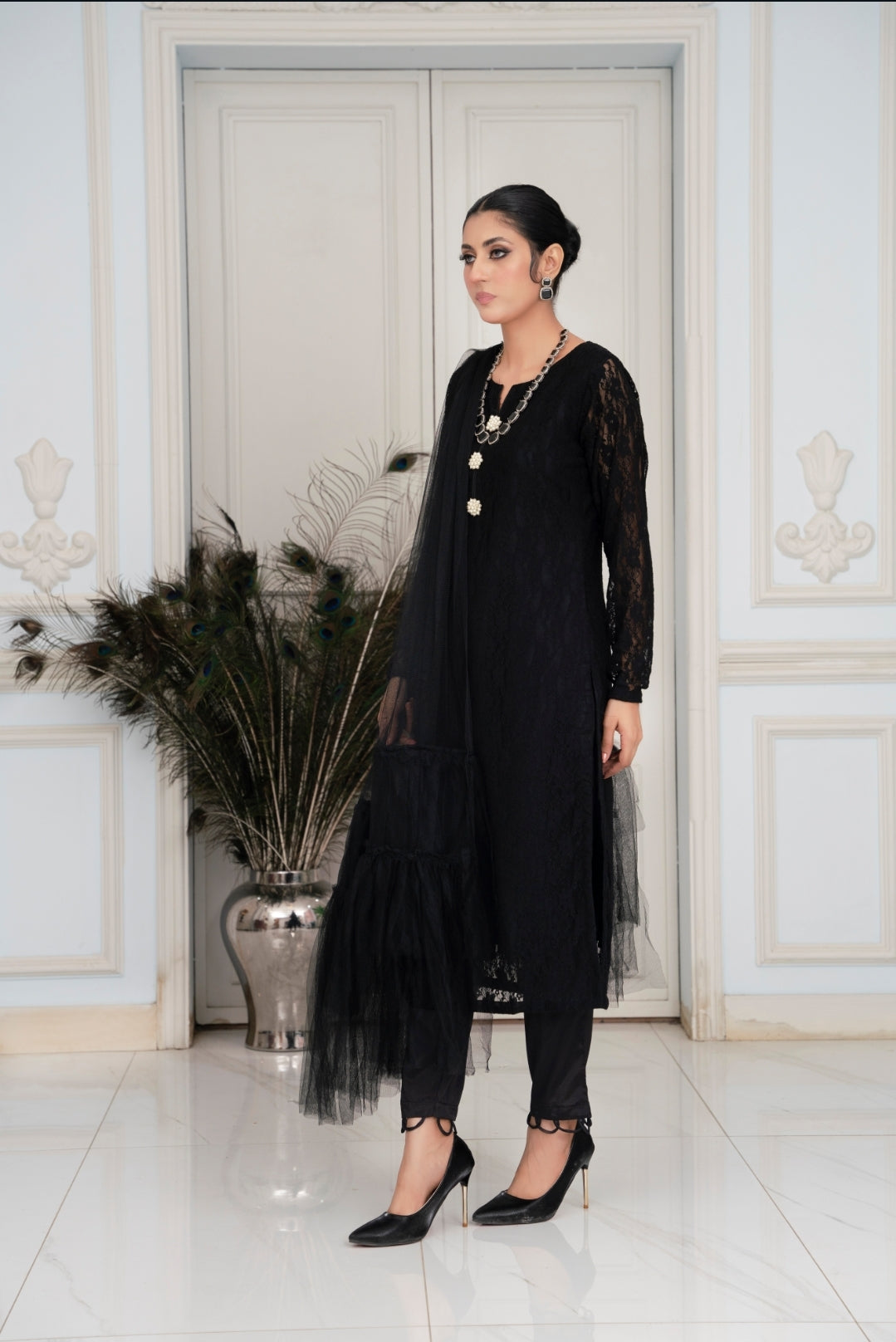 SAIRA - Black