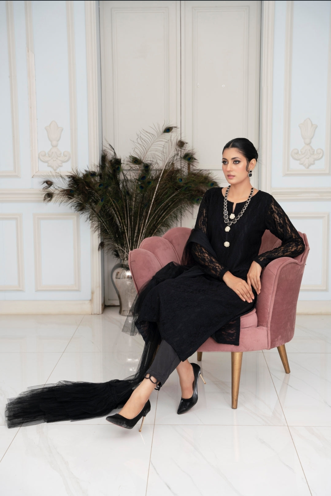 SAIRA - Black