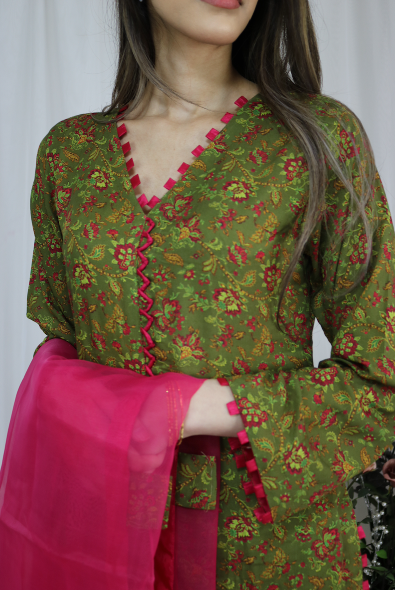 NAIMA - Olive Green With Pink