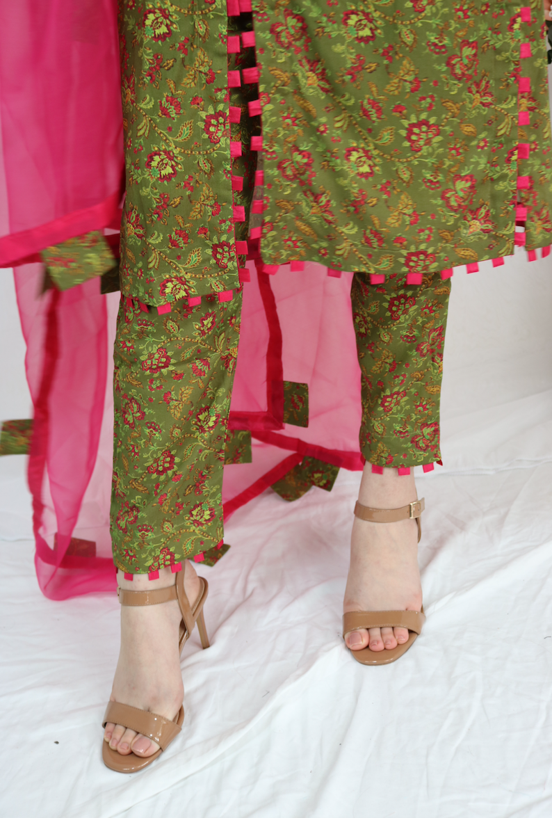 NAIMA - Olive Green With Pink