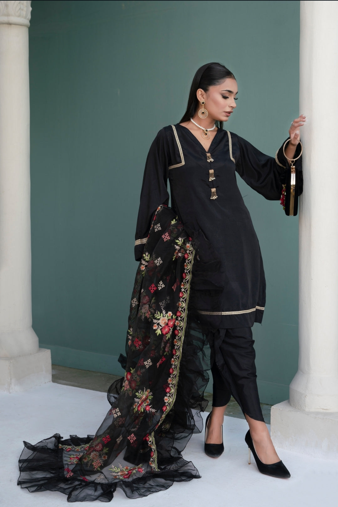 NOOR - Black